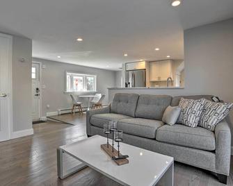 Long Island Home Near Beaches and Golf - Bellmore - Sala de estar