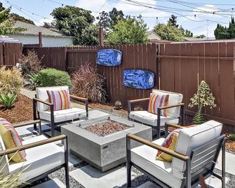 Private, Spacious Apartment With Sunny Patio - Culver City - Patio