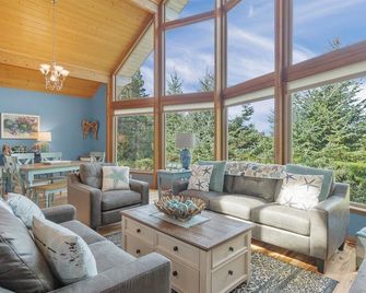 Pets OK, 150 yds to beach, modern, luxury (Journey) - Ocean Park - Living room