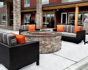 TownePlace Suites by Marriott Louisville Airport - Louisville - Patio