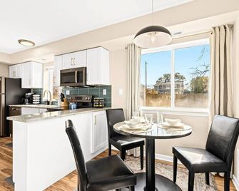 New Cozy Lower Flat in Roseville - Roseville - Dining room