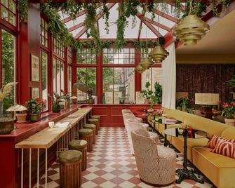 Ember Locke - London - Lobby