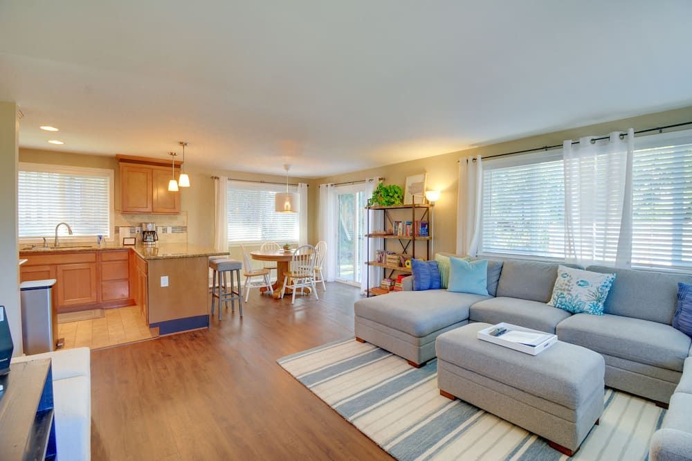Gig Harbor Vacation Rental Home 1 Mi to Uptown! - Gig Harbor - Soggiorno