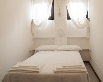 Appartamenti Le Mongolfiere - Male - Bedroom