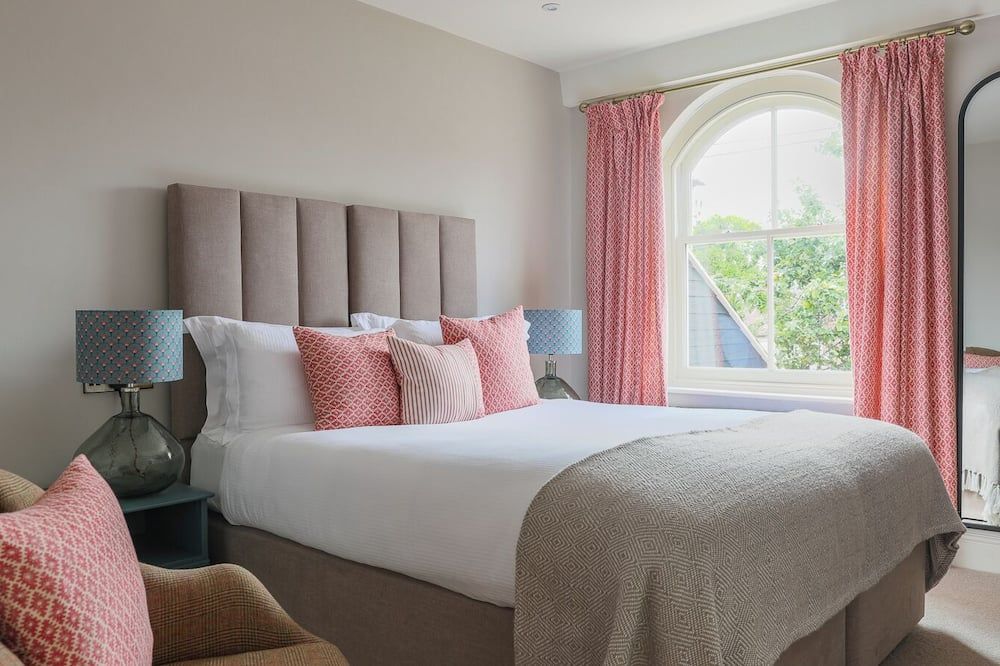 The Bear Hotel - Wareham