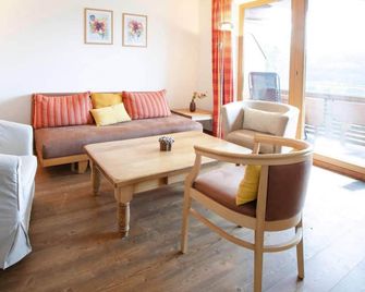 Chalet in Hohe Tauern with Panoramic Views - Königsleiten - Wohnzimmer