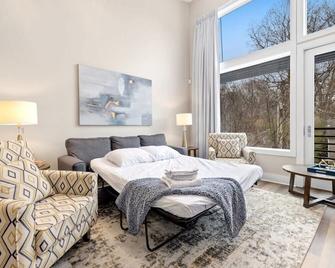 Frisco Suite - 0.1 mi to MTB trail Walk to DT Fay - Fayetteville - Bedroom