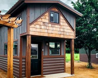 Tiny Home Vacations Resort - Pottsboro - Edificio