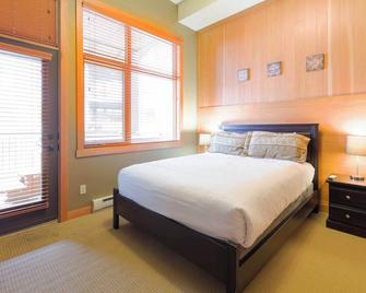 Slalom Creek 2 Bedroom & Den - Rossland - Bedroom