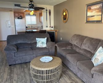 Beautiful 4th floor Gulf View Condo - Hudson - Sala de estar