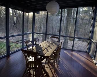 Mid Century in historic Lexington - Lexington - Balcony