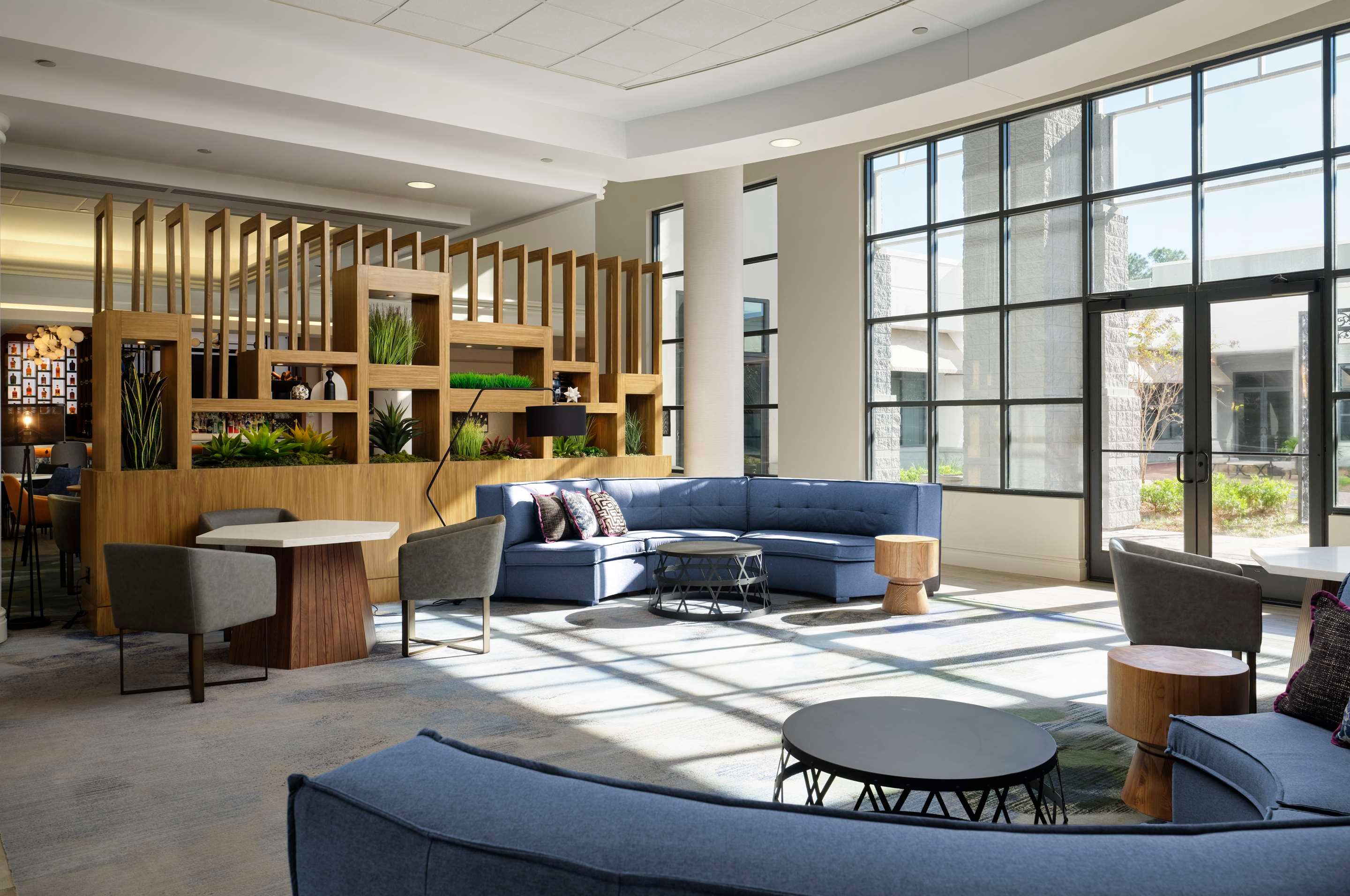 Hilton New Orleans Airport thumbnail 3