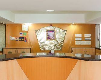Itsy Hotels Hill View Ex - Pune - Front desk