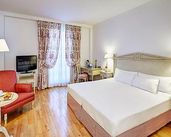 Sercotel Villa de Laguardia Hotel - Laguardia - Bedroom
