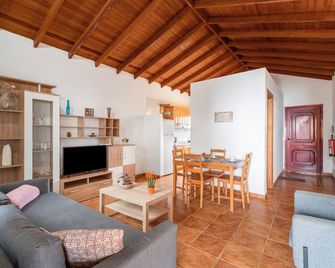 Montaña De Aguarijo El Hierro - Mocanal - Salon