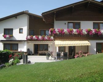 Dreibettzimmer - Gästeheim Lederle - Jerzens - Building