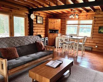Elk Mountain Ski Resort: Home on 21 Acres - Union Dale - Living room