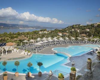 Dionysos Village Resort - Lassi - Pool