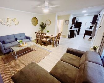 Sea Steps by Lowkl - Pompano Beach - Living room