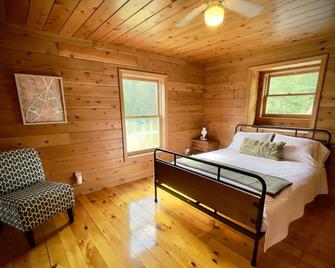 Cabin close to Lake Willoughby and ski areas - Barton - Bedroom