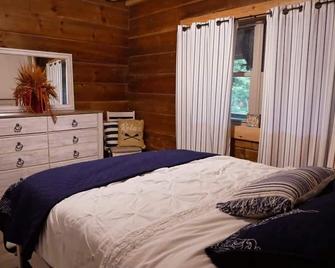 Rocky Top Retreat-Ev Charger Hot Tub Near Aotg - Lansing - Bedroom