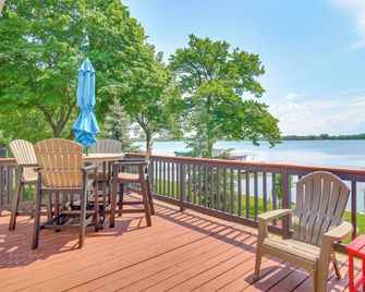 Villa on Lake Darling Fire Pit, Deck and BBQ! - Alexandria - Balcony
