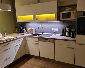 Casa Alma - Luxury apartment with terrace, whirlpool, sauna, fireplace, W-LAN - Whg. C - Neuenweg - Küche