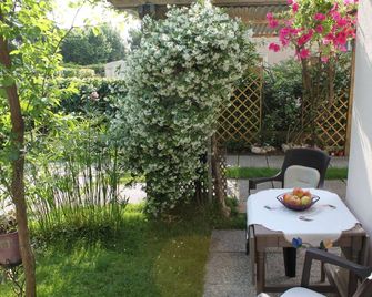 Venice Holiday Home, free wi-fi, private garden, romantic and affordable. - Venise - Patio