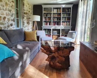 Gite De La Genevriere - Saint-Chamant - Wohnzimmer