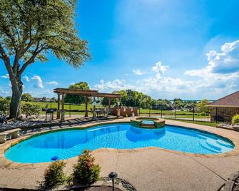 Heated Pool & Spa! Pool Table! Sleeps 14-16 Adults - Rockwall - Pool