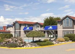 Days Inn by Wyndham Kelowna - Kelowna - Rakennus