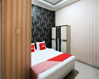 OYO 4009 Jabusimo Syariah Near Rumah Sakit Mitra Keluarga Kemayoran - Jakarta - Bedroom