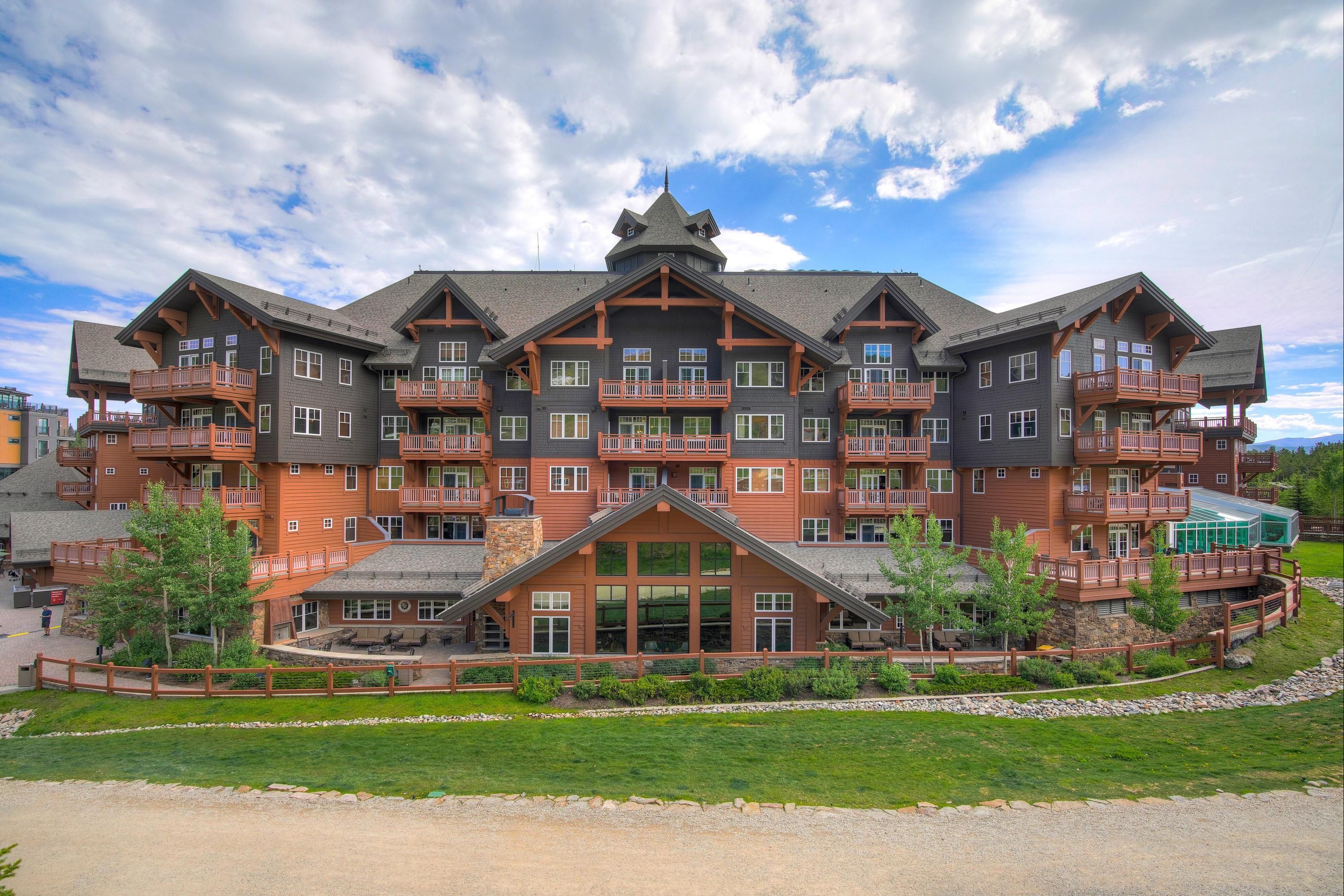 One Ski Hill Place A Rockresort - ברקנרידג' - בניין