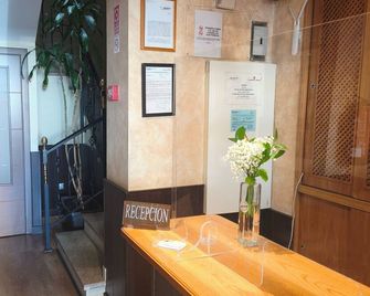 Hostal Avenida Barajas - Madrid - Recepción