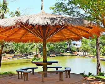 Los Lagos Resort Hotel - Capiatá - Patio