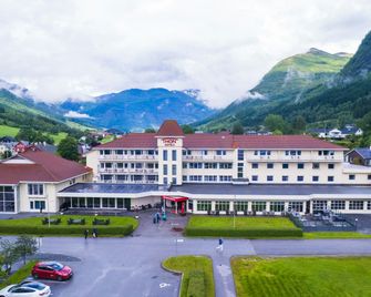 Grand Hotel Skei - Unike Hoteller - Skei - Edificio