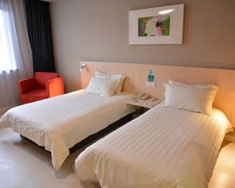 Jinjiang Inn Tai'an Taishan Railway Station - Tai’an - Bedroom