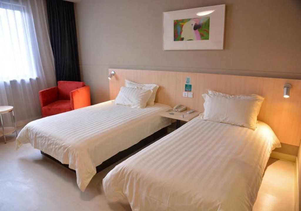Jinjiang Inn Qinhuangdao Shanhaiguan Railway Station Laolongtou Road Hotel - تشينهوانغداو - غرفة نوم