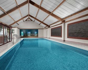 Delta Hotels by Marriott Colchester - Colchester - Pool