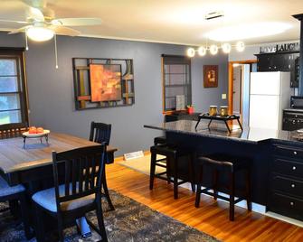 Maroon 5 Private Home In Quiet Neighborhood - Sergeant Bluff - Restaurant