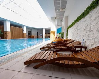 18th & 16h Floor Secure Luxury Condos With Pool & Fitness Included In Price - Skopje - Pool