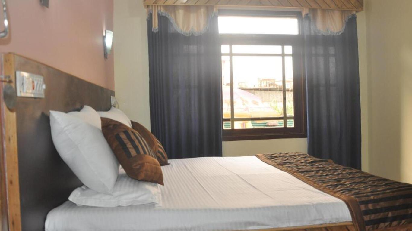 Hotel Kashmir Inn