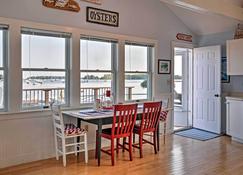 Heron Cottage on Casco Bay with Deck and Boat Dock! - Freeport - Dining room