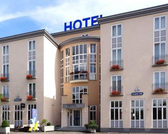 Doppelzimmer mit Dusche und WC - Gomaringen - Building