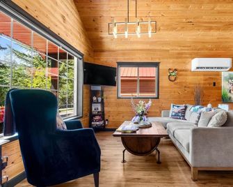 Polar Bear Cabin # 3. - Nakusp - Salon