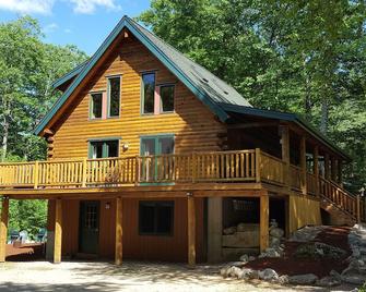 Beautiful Log Home in Suissevale on Lake Winnipesaukee with Beach Access - Moultonborough - Edificio