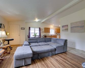 Port Angeles Vacation Rental Near Beaches - Port Angeles - Wohnzimmer