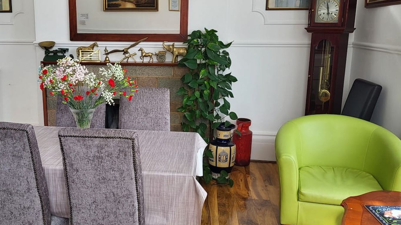 Holly Lodge Guest House