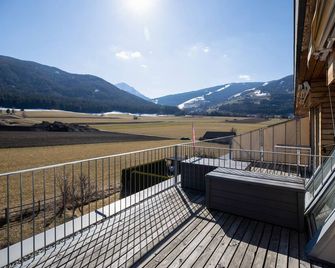 Luxurious Apartment 'Durnbrunn 4' with Terrace, Mountain View & Wi-Fi - Valdaora - Balkong
