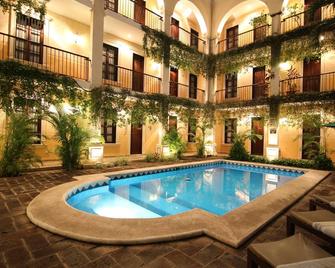Romantic And Charming One Block 1/2 From Main Square - מרידה - בריכה